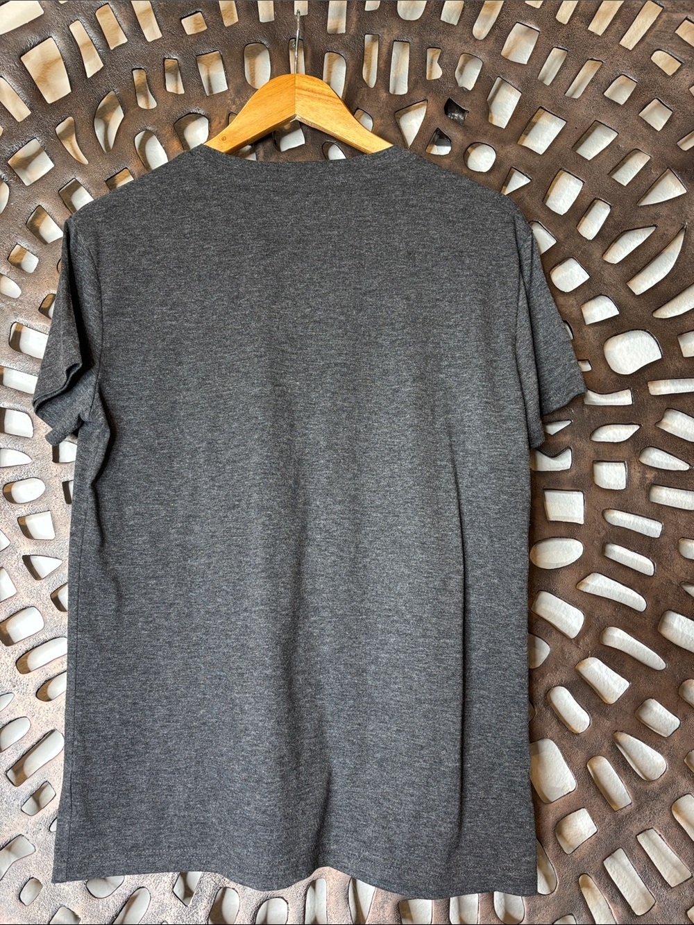🩶 Friends “Pivot Couch” Graphic Tee Women’s Small Dark Gray Short Sleeve 🩶 - Picture 2 of 6